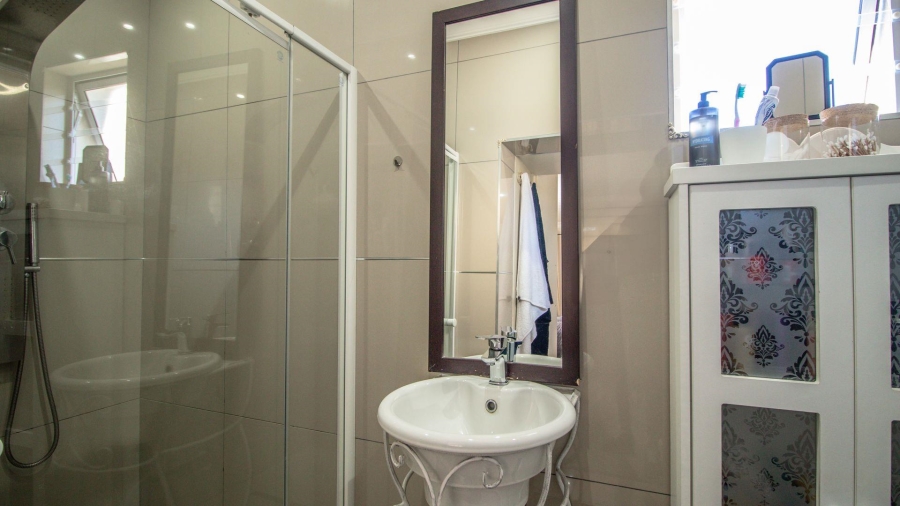 6 Bedroom Property for Sale in Heiderand Western Cape
